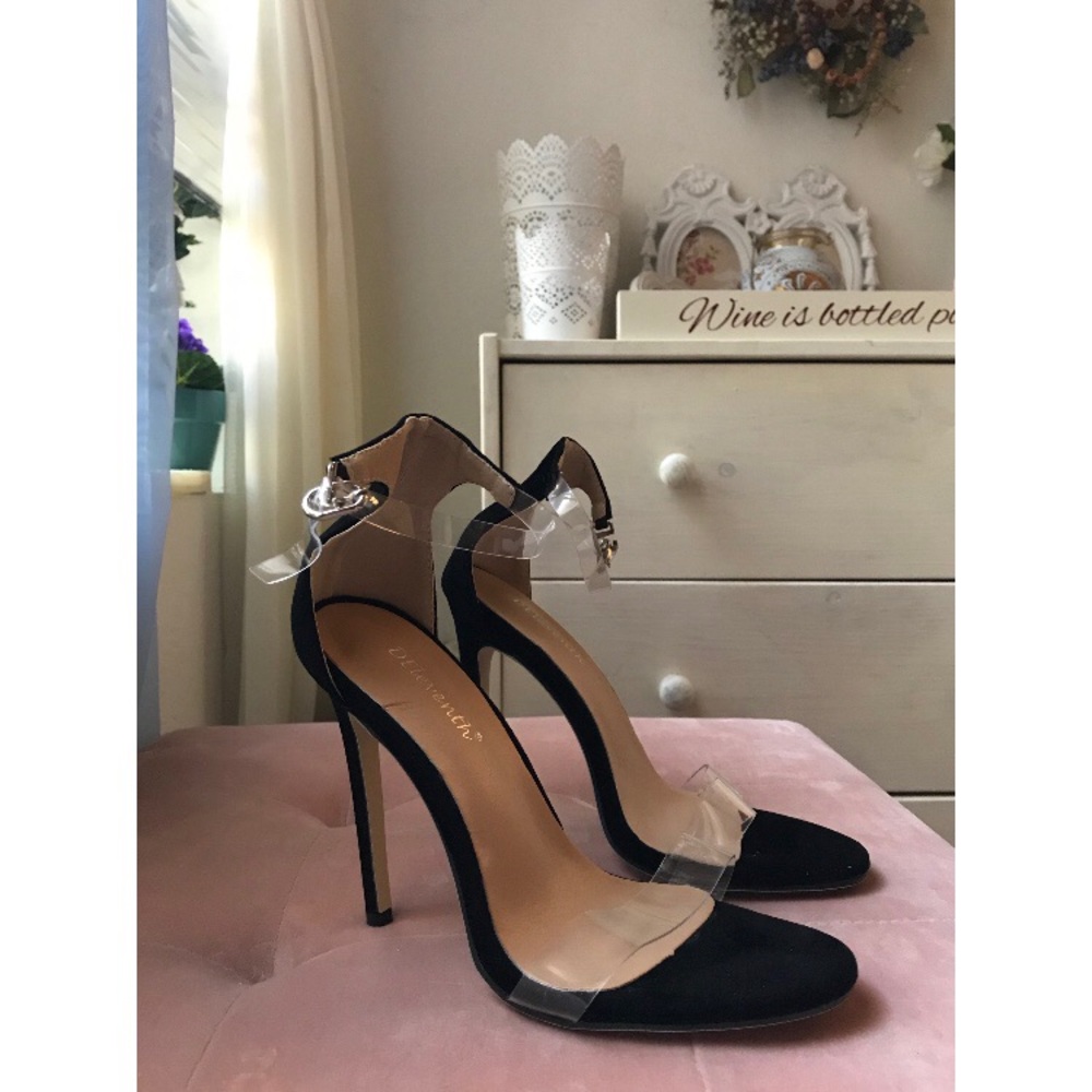 Barcelona Heels - Picture 4 of 6